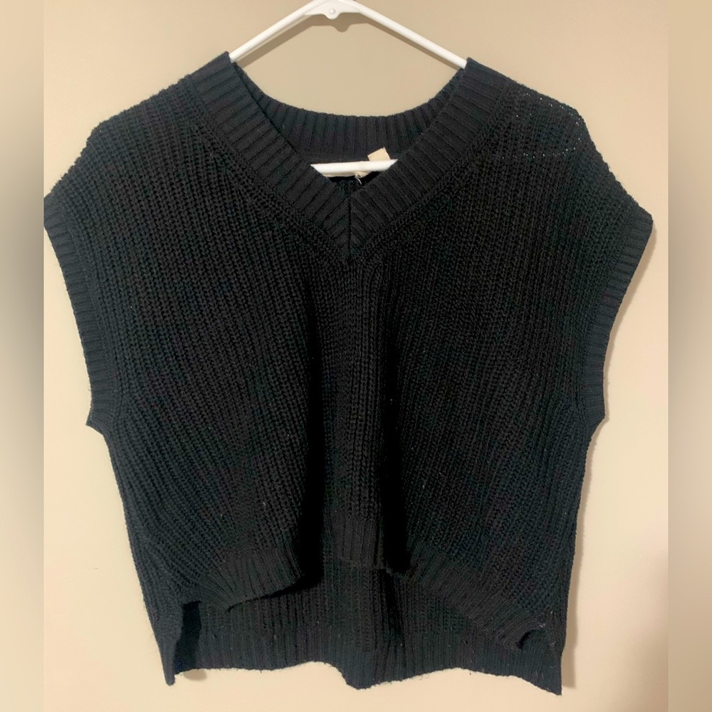 Black knitted vest